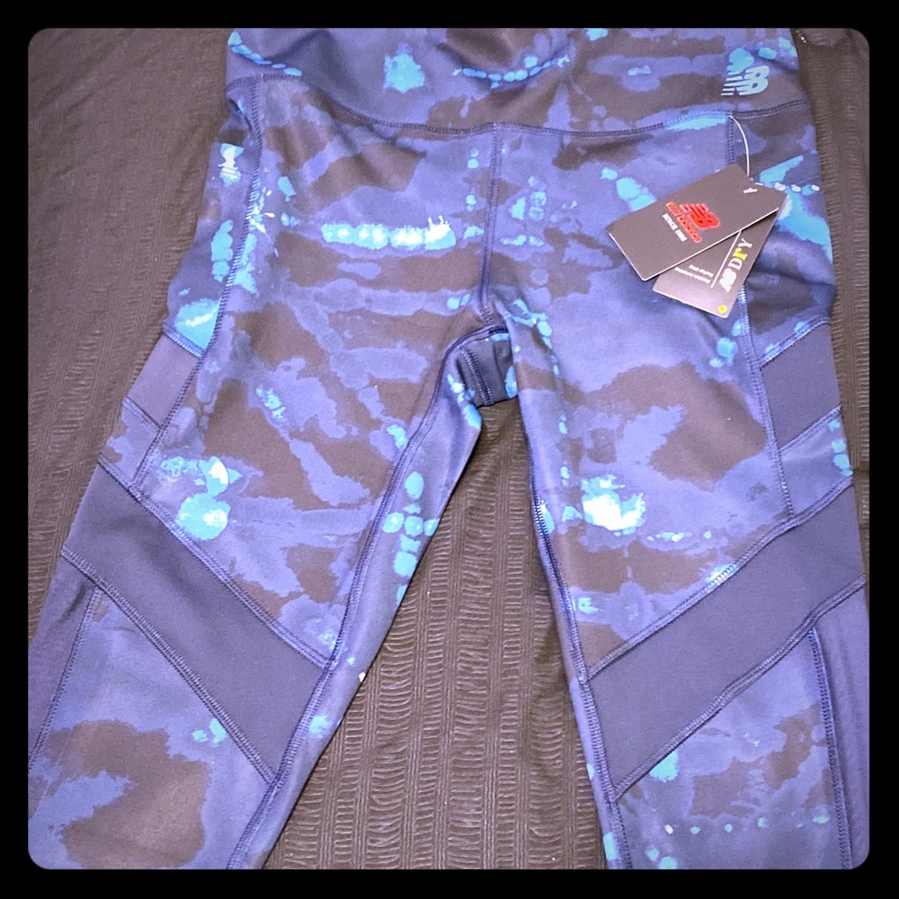 New Balance High Rise Graphic Pocket Crop Legging